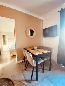 Appartements Tiny Harmony - Logement confortable avec jardin et jacuzzi prives pres d’Aix en Provence : photos des chambres