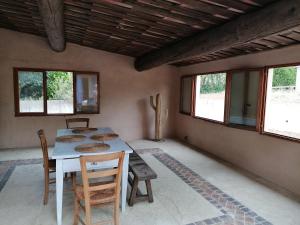 Maisons de vacances Maison au calme entre vignes et Luberon : photos des chambres