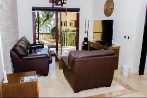 Faro 201 Beachfront apartment with ocean view, close to 5th Av