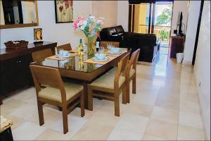 Faro 201 Beachfront apartment with ocean view, close to 5th Av