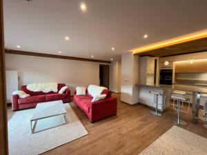 Renovated 6 pers Luxury Chalet in Meribel Centre 85m2 3BR 3BA with Mountain View and boots heater !