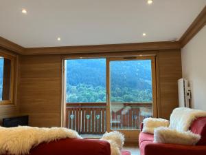 Renovated 6-8 pers Luxury Chalet in Meribel Centre 85m2 3BR 3BA with Mountain View and boots heater !