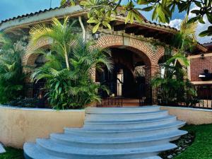 Linda Villa al lado del Club de Tenis