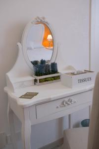 Luxury Quadruple Room via San Giovanni in Laterano 85 room in Colosseo Apartments and Rooms - Rome City Centre