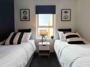 Beautiful Hatfield 2 Bedroom Apartment FREE Gated Parking - Modern Stylish - Business Park, Hertforshire University, St Albans, Welwyn Garden City, Luton Airport, Harry Potter Studio Tour