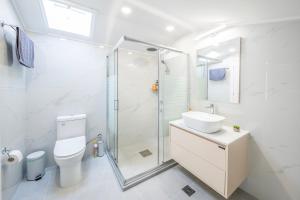 Villa Ami, Roda, Corfu: 10 guests, heated pool, private mini golf, pool table & more!!