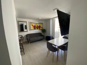 Apto con excelente Ubicación.