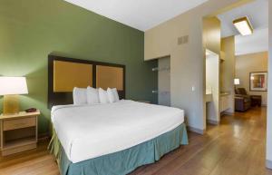 Deluxe Studio with 1 King Bed - Non-Smoking room in Extended Stay America Suites - Findlay - Tiffin Avenue