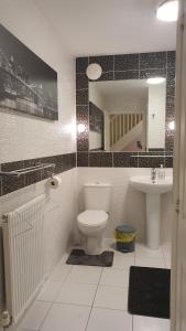 Entire home in Cheswick Village