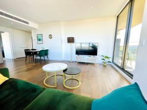 Luxury 2Beds Apt with stunning View (Parking, Gym)