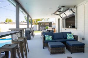 Sundown@OldTown~Pool~Cabana~Bar