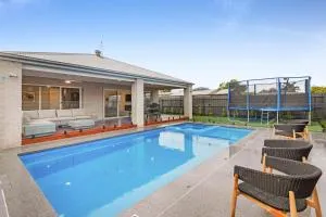 Meadow by the Sea by Ready Set Stay - Tootgarook