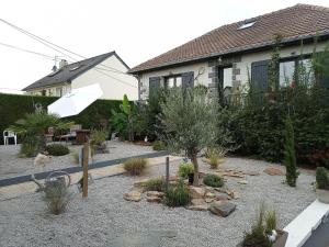 Maison reposant Arçonnay et jardin
