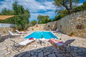 Dive into Summer - Kirki's Cozy Pool Gem on Paxoi - Ieromónachos