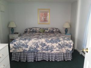 Deluxe One-Bedroom Suite with Kitchenette room in Bass River Motel