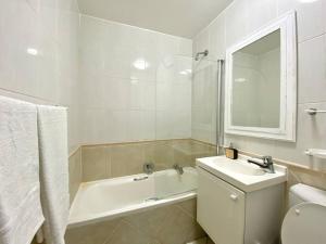 Spectacular Views of The Bay