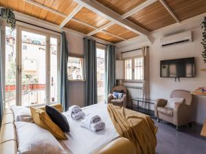 The Best Rent - Two-bedroom apartment with terrace near Trevi Fountain