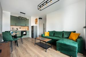 Nova Sfera Green Apartment by BookingHost