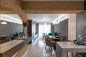 Urbanstay Suites - Prime Location Designer Suite