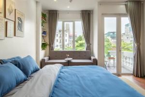 Hollys Balcony Bliss Homestay