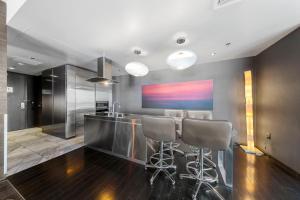 Huge Modern Luxury 17 Floor Panoramic Corner Suite with OPEN BALCONY