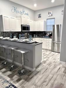 Mermaid Villa near Disney 4 Bedrooms Pool & Spa!