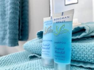 Mermaid Villa near Disney 4 Bedrooms Pool & Spa!