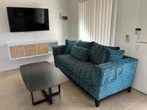 Sweet Home, Oakhurst