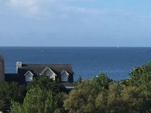 Plage de rêve et tennis devant la maison