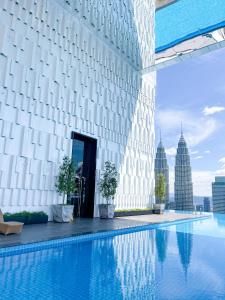 Face KL Tower KLCC Pavilion by Kimiro