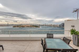 493 Seafront Duplex Penthouse in Valletta