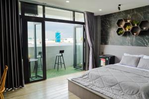 Cherry Hotel Bến Lức