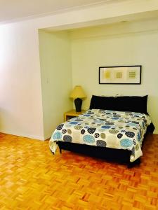 Stylish Montreal Apartment: Comfortable Stay in the Golden Square Mile