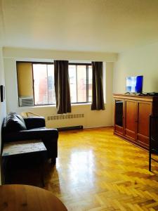 Stylish Montreal Apartment: Comfortable Stay in the Golden Square Mile