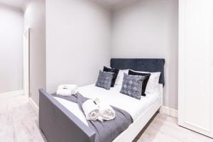 Luxury 3 Bedroom Flat with Balcony in Westbourne Park