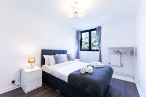 Luxury 3 Bedroom Flat with Balcony in Westbourne Park