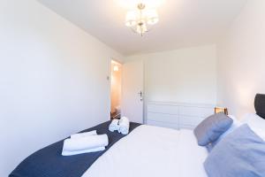 Luxury 3 Bedroom Flat with Balcony in Westbourne Park