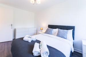 Luxury 3 Bedroom Flat with Balcony in Westbourne Park