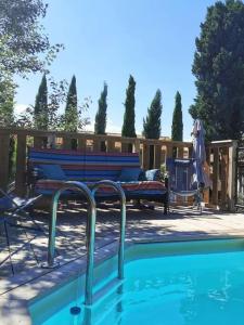 Maisons de vacances Maison avec piscine dans village provencal. : photos des chambres