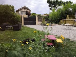 Maisons de vacances Maison avec piscine dans village provencal. : photos des chambres