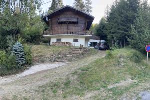 Chalets Stunning Alpine Chalet with Hot tub and Games Room : photos des chambres