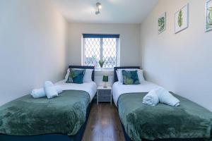 Charming 2-bedroom House At Escape & Estates Short Lets & Serviced Accommodation Uxbridge with Private Garden & Parking