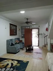 Mom's home - Kampong Linting