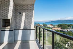 Cobertura duplex com 03 dormitórios e vista mar