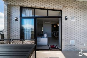 Cobertura duplex com 03 dormitórios e vista mar