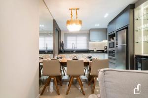 Cobertura duplex com 03 dormitórios e vista mar