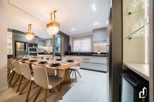 Cobertura duplex com 03 dormitórios e vista mar