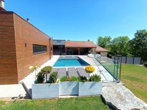 Villas Villa moderne - piscine sans vis a vis avec grandes pieces de vie : photos des chambres