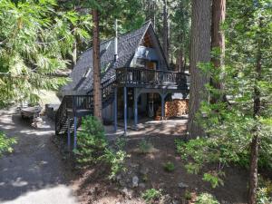 Decks, Grills + Fire Pit: Camp Connell Hideaway!