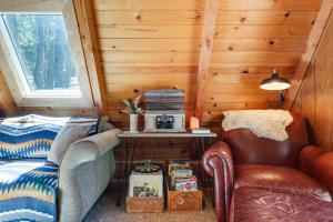 Decks, Grills + Fire Pit: Camp Connell Hideaway!